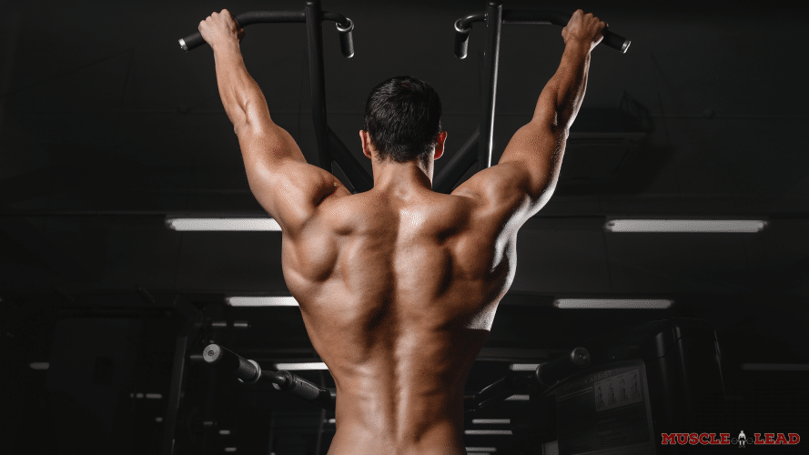 Strong upper back muscles prevent pain while deadlifting