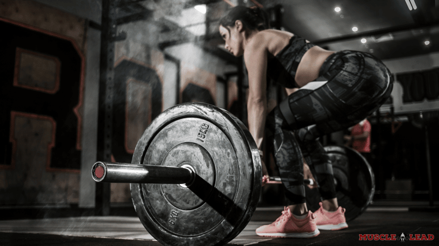 Keeping a neutral spine can prevent upper back pain while deadlifting